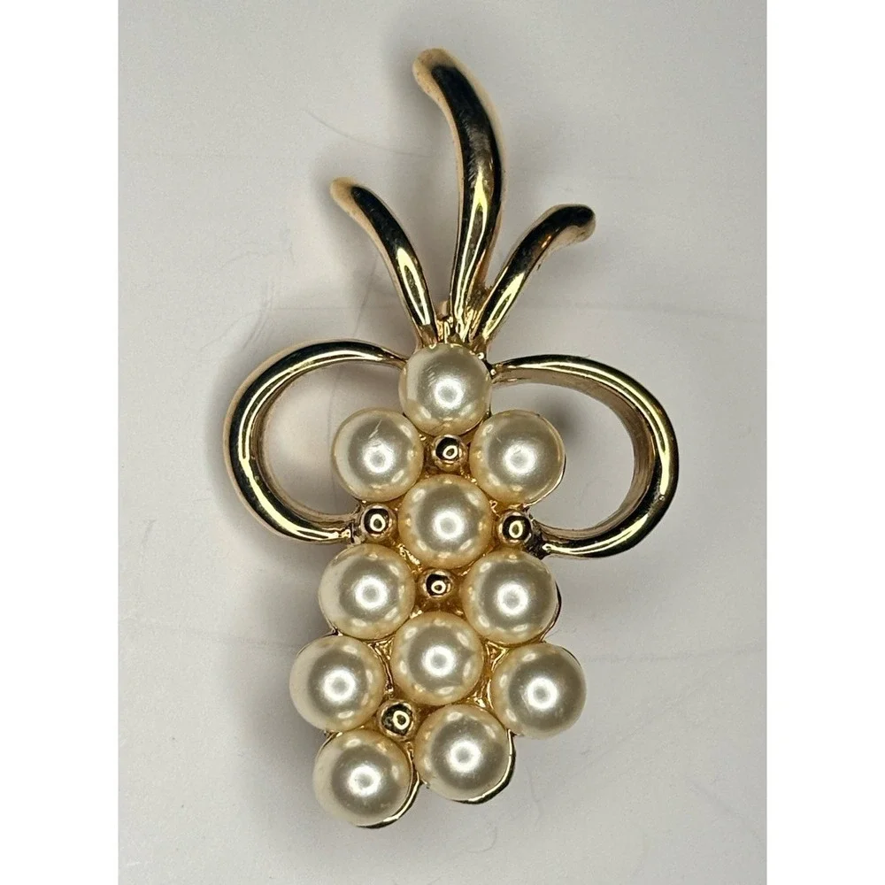 Vintage Gold Plated Pineapple Brooch with Faux Pearls